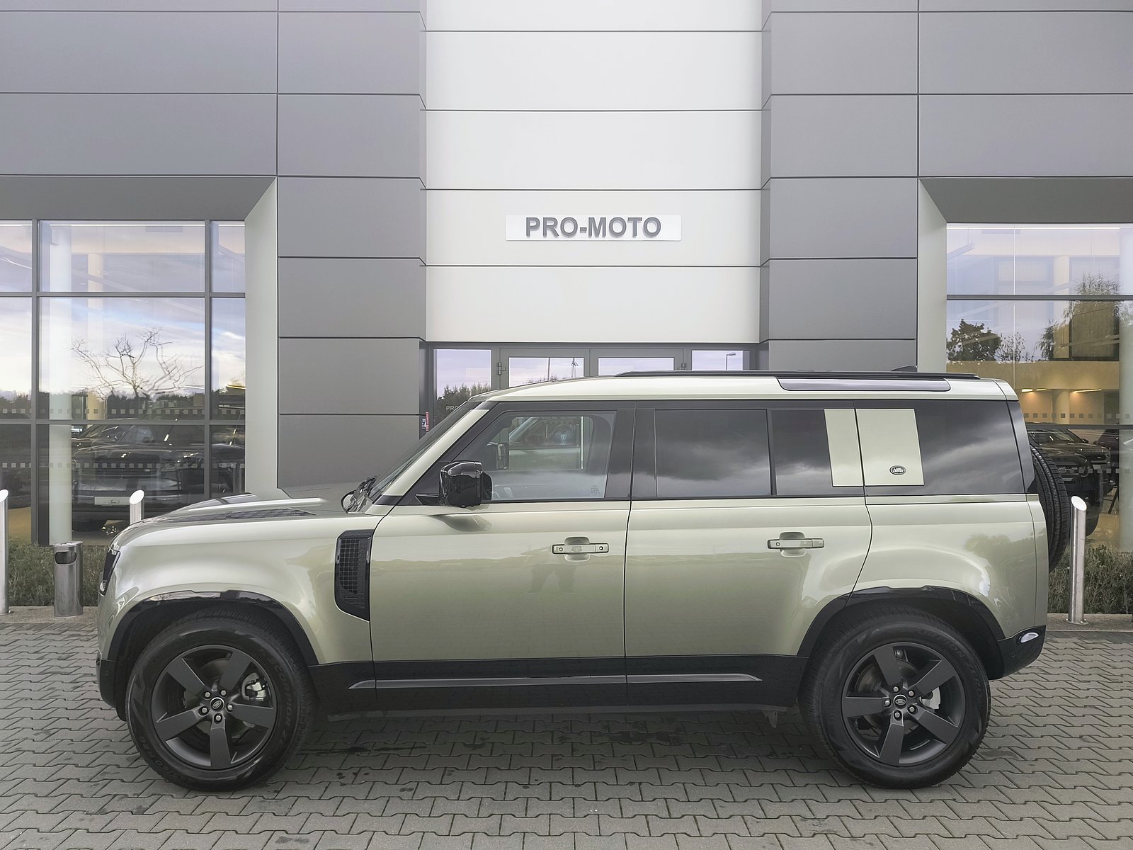 Land Rover Defender 110